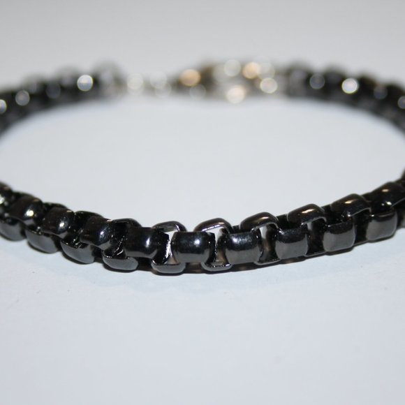 Vintagejelyfish Jewelry - Beautiful gunmetal chain link bracelet 8-8.75"